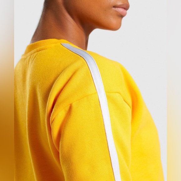 Gymshark Legacy Cropped Sweater - Picture 3 of 10